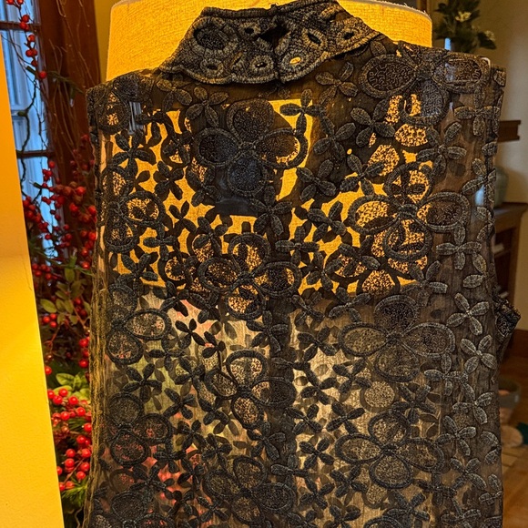 Women’s Black and Gold Sleeveless Lace Button-Front Shirt - Picture 5 of 6